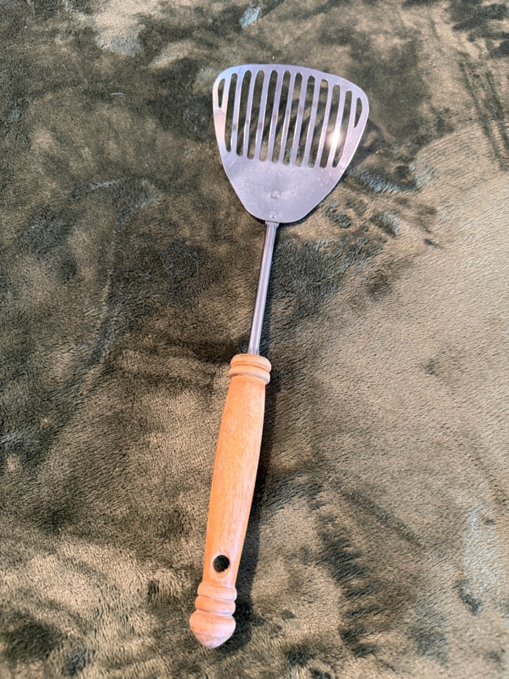 Vintage EKCO Kitchamajig Slotted Spatula Strainer Spoon 12” wooden Handle USA